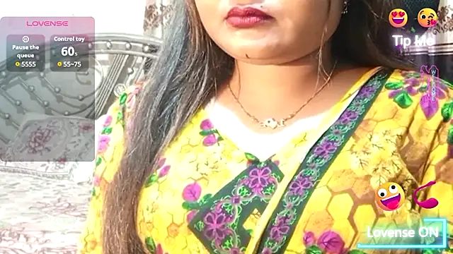 Nusrat Faria online show from 07/15/26, 01:11