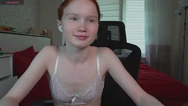 Snapshot of Nellie_baby chatting on 07/21/26, 11:34 Nellie baby online show from 07/21/26, 11:34