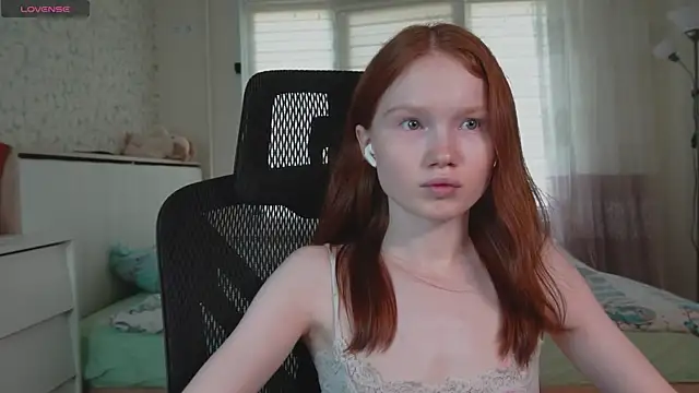 Snapshot of Nellie_baby chatting on 07/25/26, 12:25 Nellie baby online show from 07/25/26, 12:25