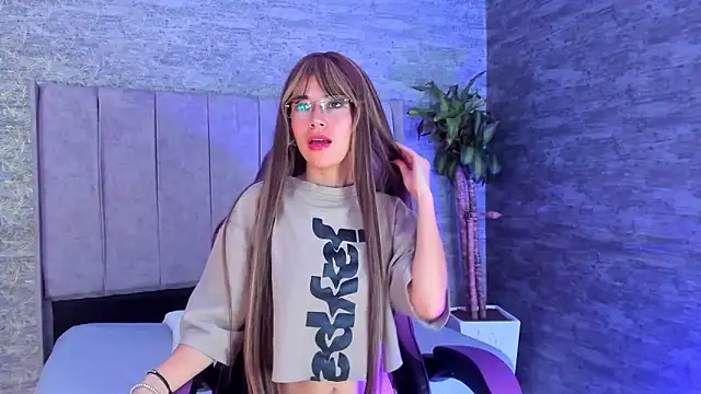 Snapshot of IsabellaRossi_ chatting on 02/02/26, 12:15 IsabellaRossi online show from 02/02/26, 12:15