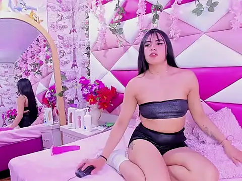 Snapshot of Aysha_Love_ chatting on 02/06/26, 02:27 Aysha Love online show from 02/06/26, 02:27