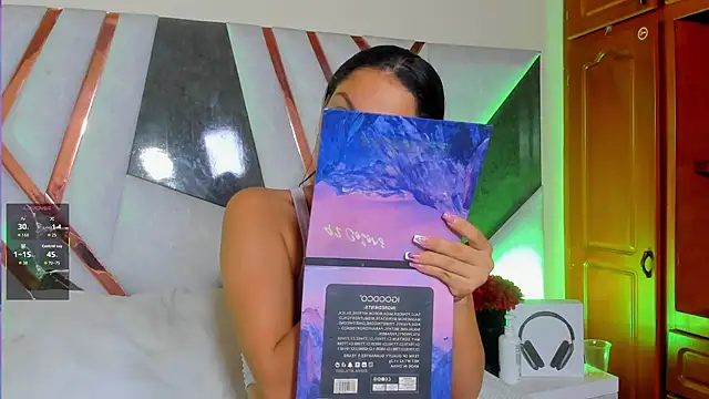 Snapshot of isa_kolins chatting on 02/19/26, 02:35 isa kolins online show from 02/19/26, 02:35