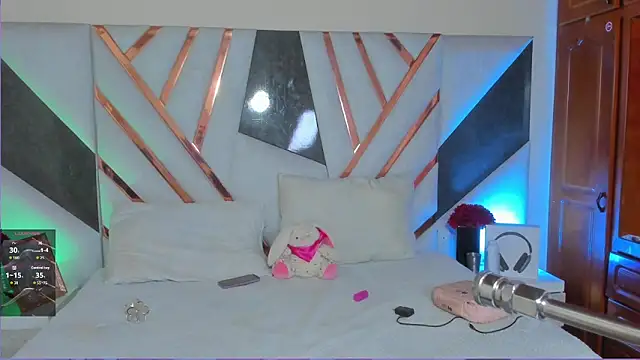 Snapshot of isa_kolins chatting on 02/25/26, 10:03 isa kolins online show from 02/25/26, 10:03