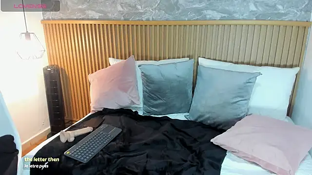 lunalat online show from 02/05/26, 12:21