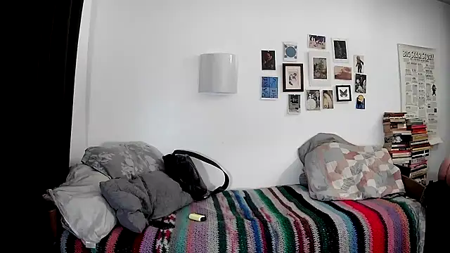 Snapshot of lucielark chatting on 03/12/25, 02:12 lucielark online show from 03/12/25, 02:12