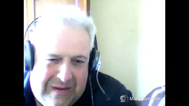 Snapshot of swichcassanesi chatting on 02/21/26, 01:01 swichcassanesi online show from 02/21/26, 01:01