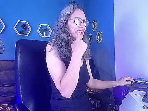 laurasofia45 online show from 02/17/26, 04:02