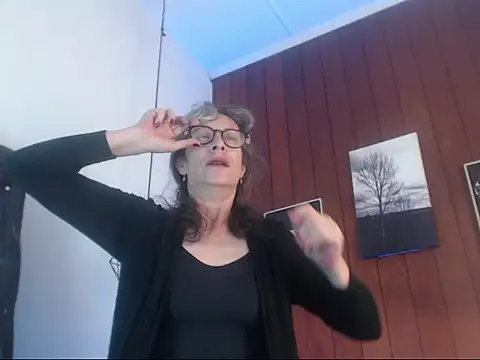 laurasofia45 online show from 02/18/26, 01:29