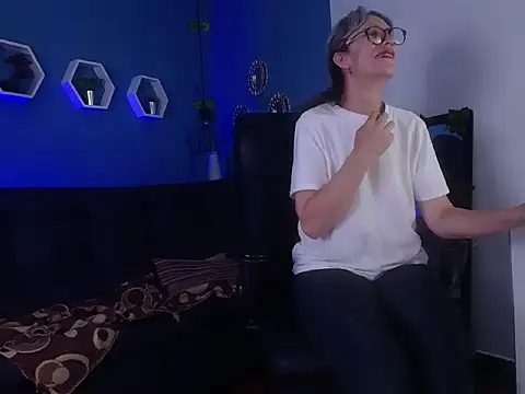 laurasofia45 online show from 03/02/26, 05:08