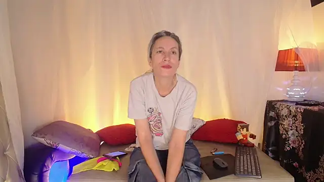 laurasofia45 online show from 06/14/26, 09:33
