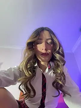 Snapshot of kloe__t18 chatting on 02/16/26, 02:24 kloe t18 online show from 02/16/26, 02:24