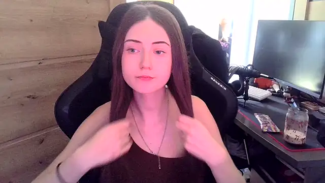 karlaluuvv online show from 04/01/26, 11:44