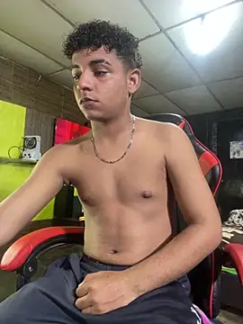 Snapshot of Aron2028 chatting on 01/31/26, 08:29 Aron2028 online show from 01/31/26, 08:29