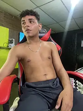 Snapshot of Aron2028 chatting on 02/02/26, 09:24 Aron2028 online show from 02/02/26, 09:24