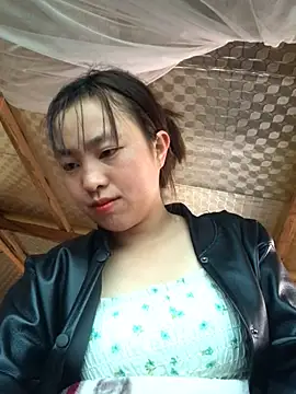 Snapshot of honeyyy110 chatting on 02/12/26, 01:33 honeyyy110 online show from 02/12/26, 01:33