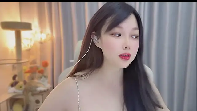 Snapshot of Yumi_yuni chatting on 06/05/26, 12:22 Yumi yuni online show from 06/05/26, 12:22