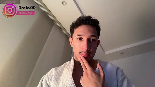 Snapshot of rafael_stone11 chatting on 07/04/26, 05:24 rafael stone11 online show from 07/04/26, 05:24
