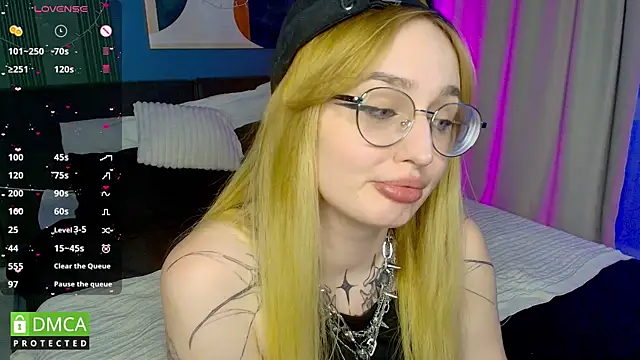 AdeLuna online show from 05/27/26, 09:23