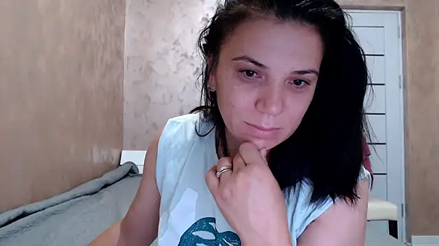 Snapshot of LorraGrey chatting on 07/13/26, 03:42 LorraGrey online show from 07/13/26, 03:42