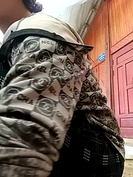 Snapshot of hot-luna- chatting on 02/18/26, 12:39 hot-luna- online show from 02/18/26, 12:39