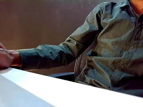 Snapshot of Indian-gentleman_teen chatting on 03/04/26, 03:40 Indian-gentleman teen online show from 03/04/26, 03:40