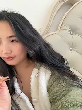 Snapshot of mimi-love13 chatting on 02/04/26, 05:35 mimi-love13 online show from 02/04/26, 05:35