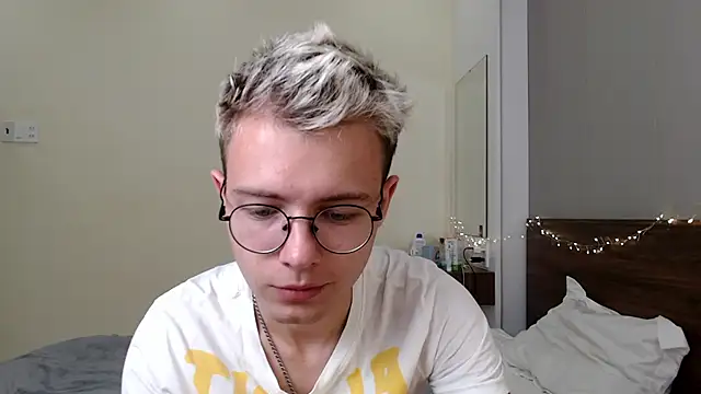 Snapshot of NikiKerryCum chatting on 02/15/26, 02:03 NikiKerryCum online show from 02/15/26, 02:03