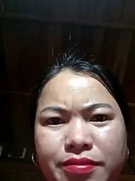 Snapshot of emlylyxinh chatting on 02/18/26, 07:04 emlylyxinh online show from 02/18/26, 07:04