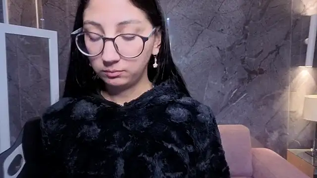 Snapshot of Sophie_jones_b chatting on 02/23/26, 12:35 Sophie jones b online show from 02/23/26, 12:35