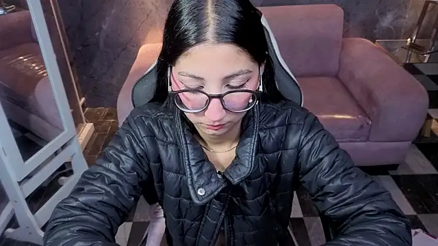 Snapshot of Sophie_jones_b chatting on 02/28/26, 12:50 Sophie jones b online show from 02/28/26, 12:50