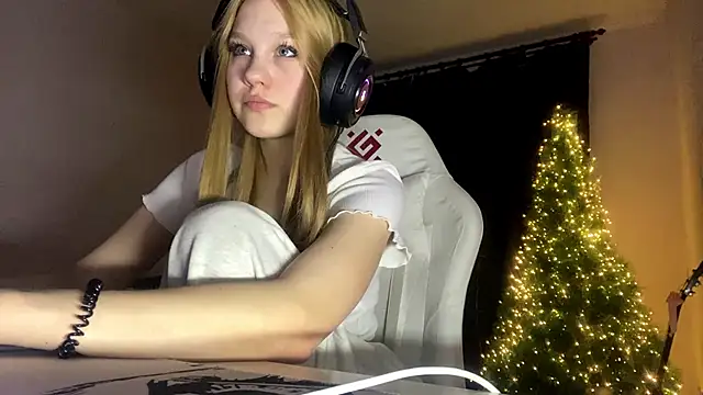 Snapshot of axin_burnell chatting on 02/04/26, 06:14 axin burnell online show from 02/04/26, 06:14