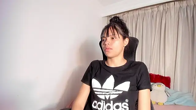 Snapshot of kendall_hernandez chatting on 02/06/26, 02:20 kendall hernandez online show from 02/06/26, 02:20