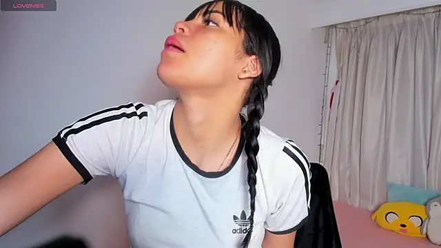 Snapshot of kendall_hernandez chatting on 02/16/26, 02:13 kendall hernandez online show from 02/16/26, 02:13