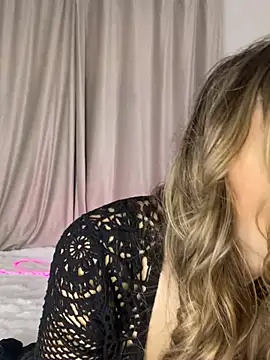 Snapshot of Alyxra chatting on 02/09/26, 08:18 Alyxra online show from 02/09/26, 08:18