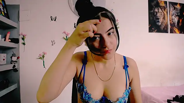 Snapshot of charlotte_petit_ chatting on 02/17/26, 04:13 charlotte petit online show from 02/17/26, 04:13