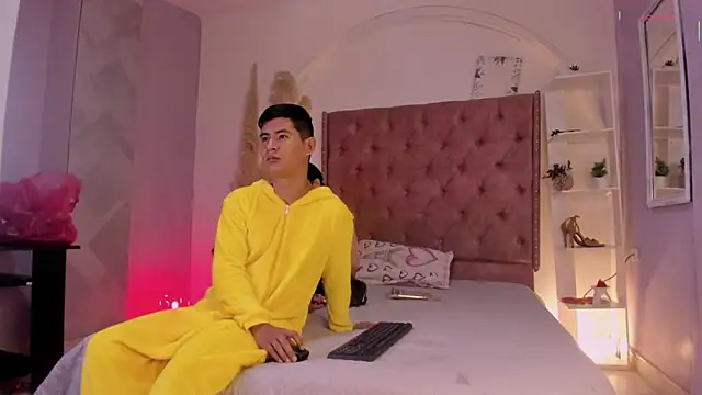 Snapshot of ROUS_AND_ARLEY chatting on 02/05/26, 12:21 ROUS AND ARLEY online show from 02/05/26, 12:21