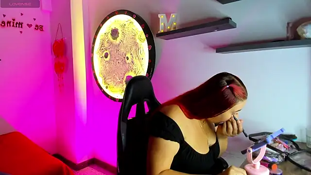 Miaa-Foxx online show from 04/10/26, 07:51