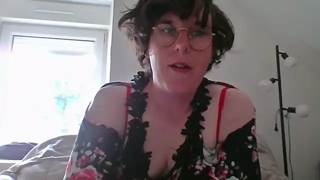 OIseauNoir88 online show from 05/10/26, 07:35