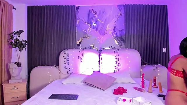 Snapshot of JazminRusso_ chatting on 04/17/26, 04:48 JazminRusso online show from 04/17/26, 04:48