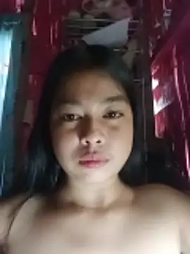 Snapshot of Heavens_night04 chatting on 02/15/26, 05:37 Heavens night04 online show from 02/15/26, 05:37