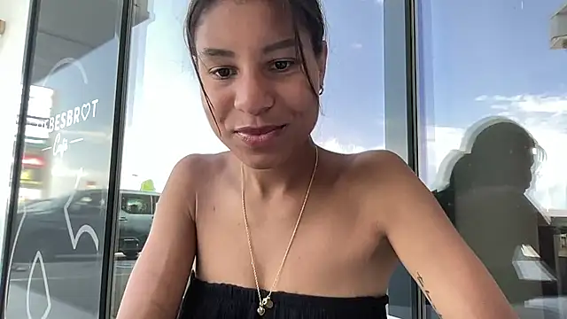 Snapshot of YaraEstelle chatting on 05/24/26, 01:16 YaraEstelle online show from 05/24/26, 01:16