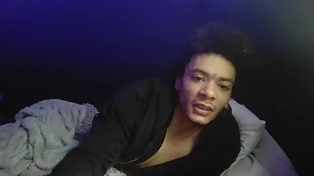 Snapshot of spooky425hd chatting on 05/24/26, 03:17 spooky425hd online show from 05/24/26, 03:17