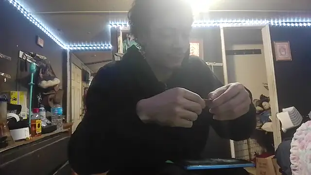 Snapshot of spooky425hd chatting on 05/31/26, 09:27 spooky425hd online show from 05/31/26, 09:27