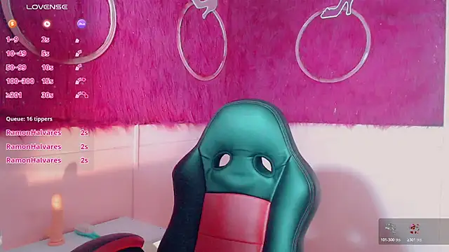 Snapshot of isabella_vogue chatting on 02/20/26, 11:32 isabella vogue online show from 02/20/26, 11:32