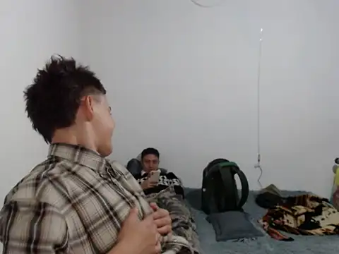 Snapshot of Brenda_Tina699 chatting on 03/05/26, 01:34 Brenda Tina699 online show from 03/05/26, 01:34