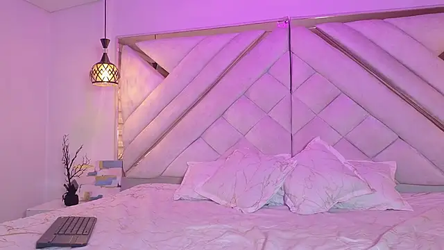 Snapshot of nilaynoa chatting on 02/17/26, 12:12 nilaynoa online show from 02/17/26, 12:12