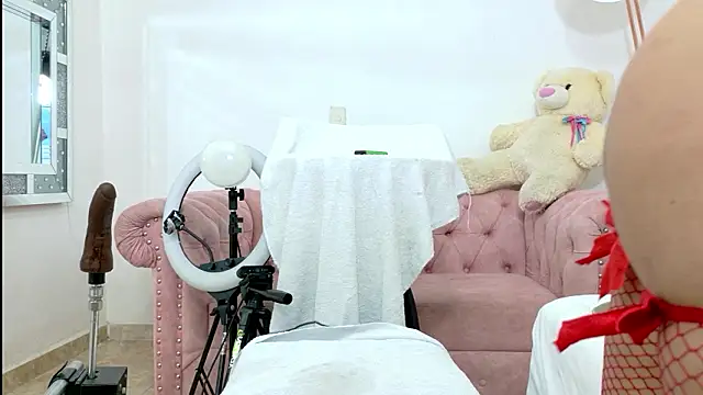 Ashley Jonness  online show from 02/15/26, 07:51