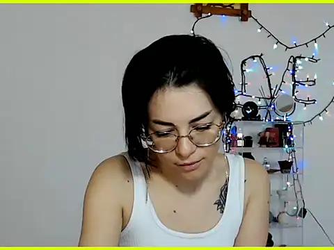 Snapshot of emacandy chatting on 02/25/26, 10:14 emacandy online show from 02/25/26, 10:14