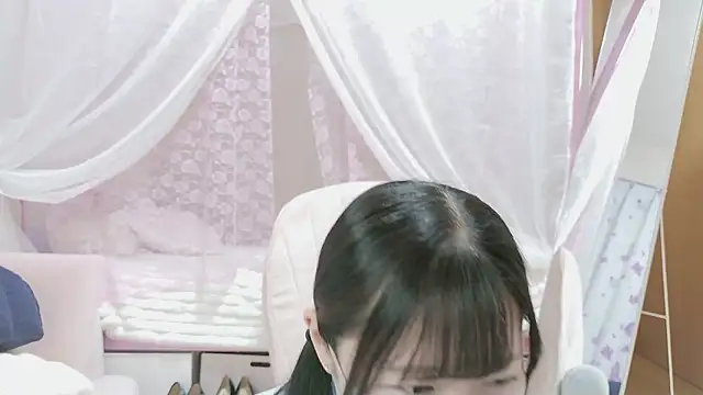 Snapshot of MOE_o0 chatting on 05/03/26, 09:15 MOE o0 online show from 05/03/26, 09:15