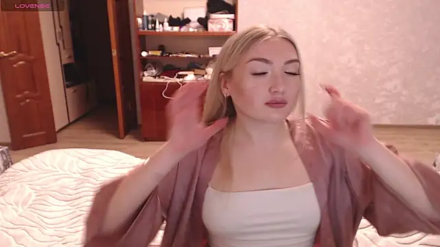 Snapshot of MiraRoy chatting on 02/08/26, 03:15 MiraRoy online show from 02/08/26, 03:15